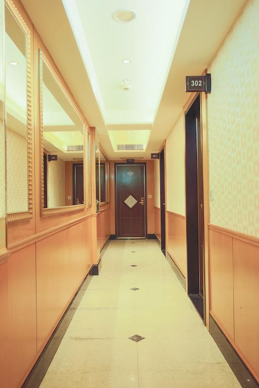 Best Love Boutique Hotel Taipei Bagian luar foto