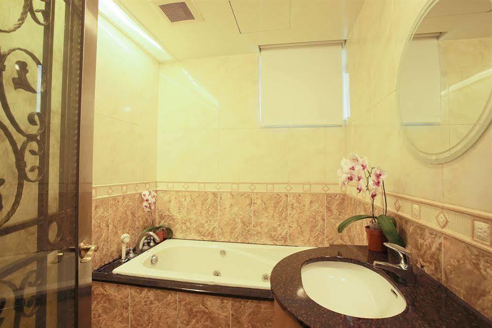 Best Love Boutique Hotel Taipei Bagian luar foto