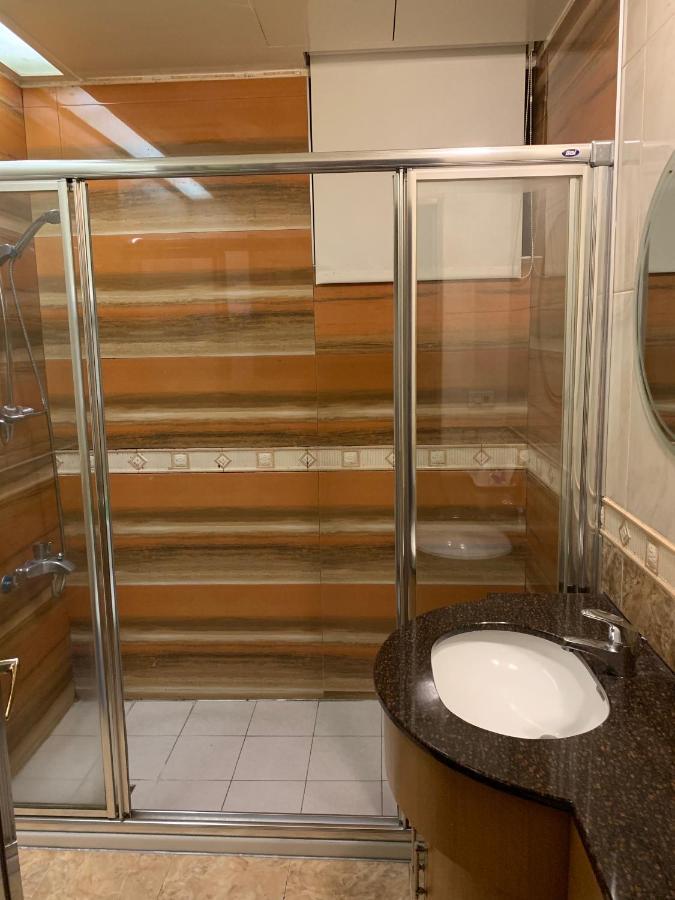 Best Love Boutique Hotel Taipei Bagian luar foto